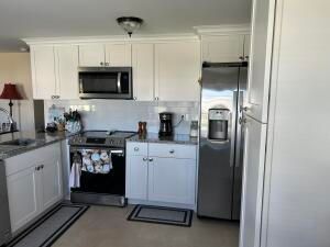 Building Photo - 602 SW Jeanne St