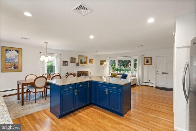 Building Photo - 4408 Tarpon Ln
