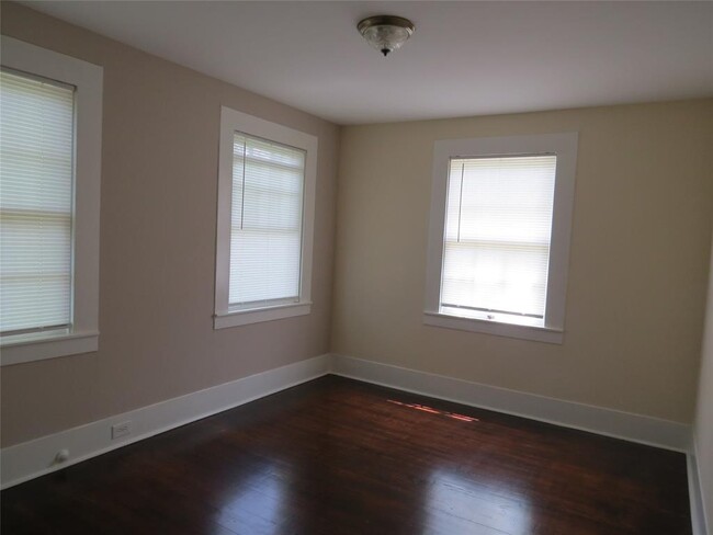 Building Photo - 1514 1/2 Avenue N