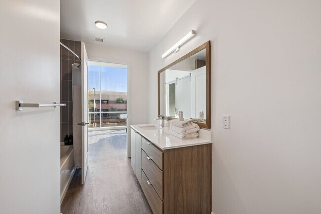 Building Photo - 222 E Jefferson St