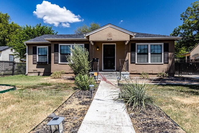 Primary Photo - 2423 W Huisache Ave