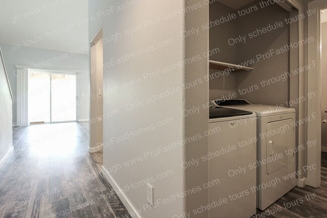 Building Photo - 12530 SE Taggart St