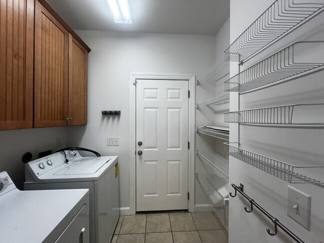 Building Photo - 1262 Greensview Cir