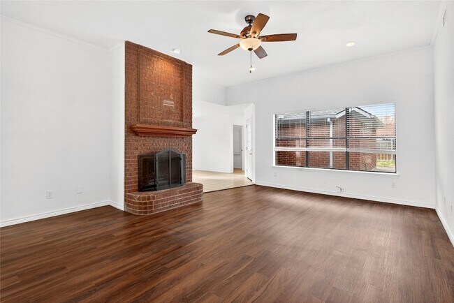 Building Photo - 1617 Briargrove Dr