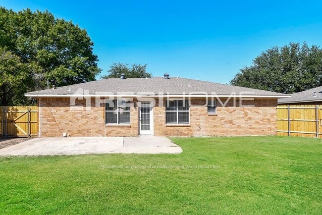 Building Photo - 220 Milas Ln