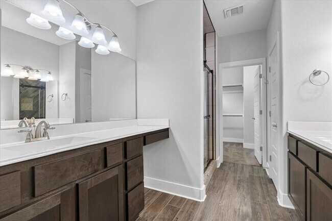 Building Photo - 6009 Baythorne Dr