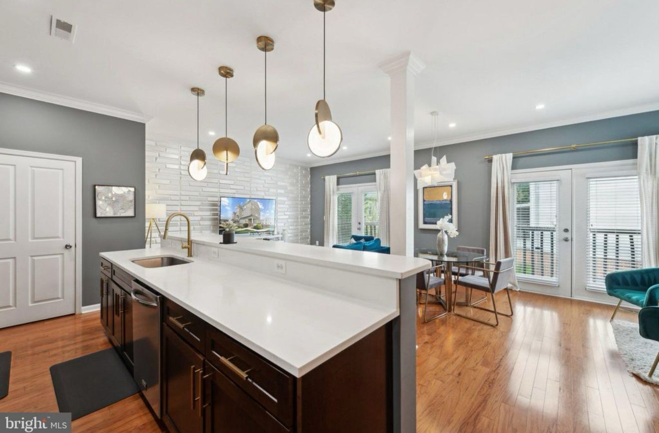 Building Photo - 401 Woodcrest Dr SE