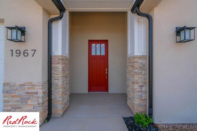 Building Photo - Beautiful 4-Bedroom 2.5 Bath with a 3 Car ...