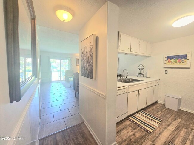 Building Photo - 6903 N Lagoon Dr