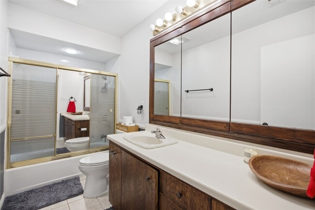 Building Photo - 10505 Champion Village Dr