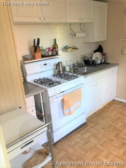 Building Photo - 19 Strathmore Rd