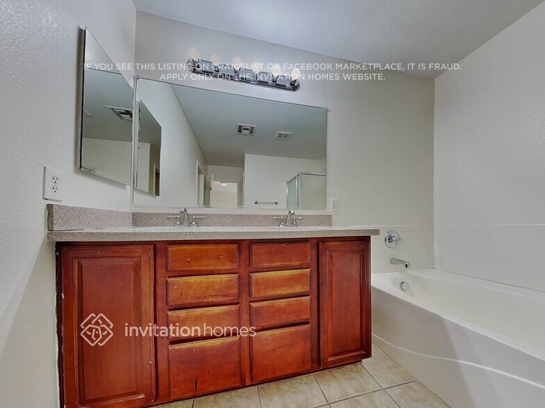 Building Photo - 8231 W Carol Ave