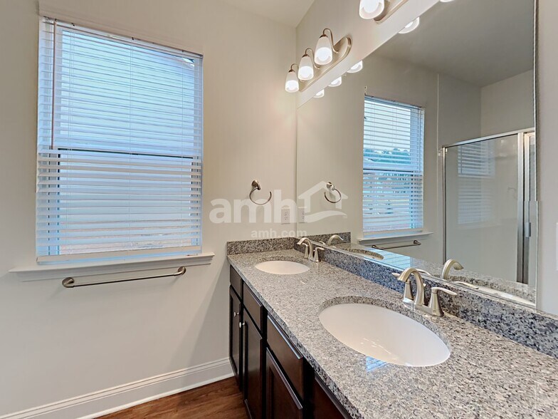 Building Photo - 508 Cash Cir