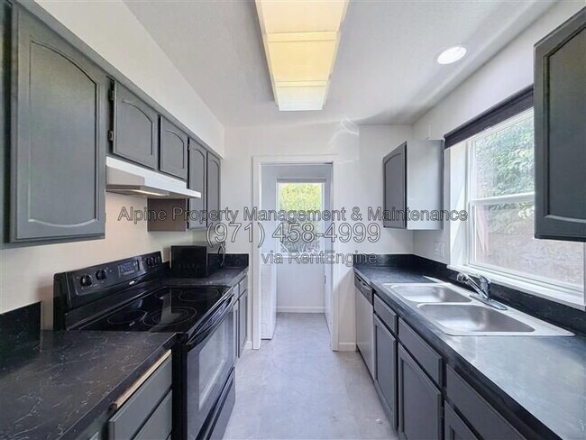 Building Photo - 5238 NE 14th Pl