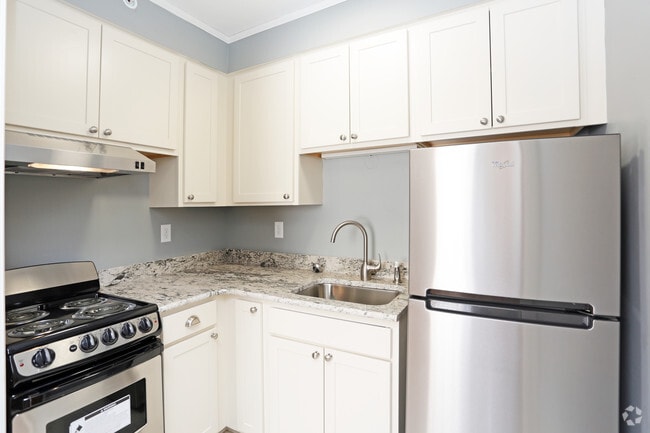 Kitchen - Bryn Mawr Apartments