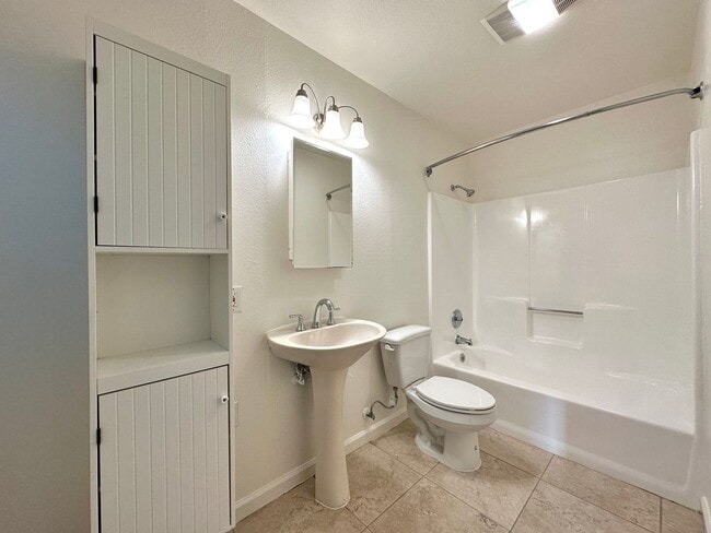 Building Photo - 2 Bedroom Condo in Santee! Private Yard and Detached Garage!