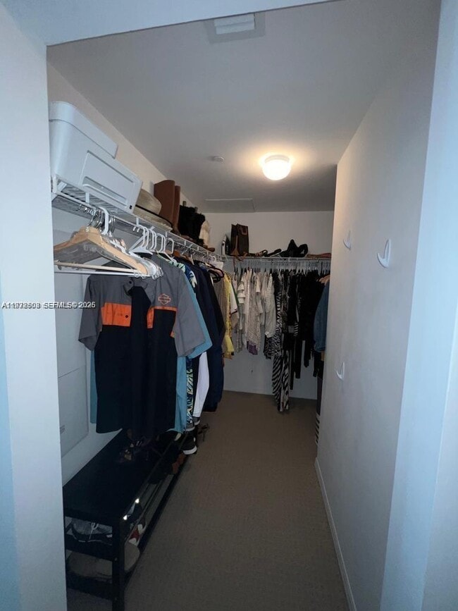 Building Photo - 950 Brickell Bay Dr