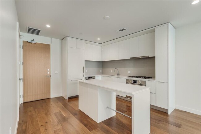 Building Photo - 44 East Ave