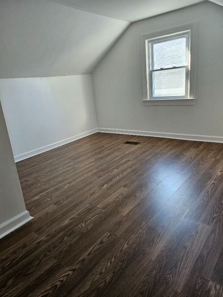 Building Photo - 4214 Vine St