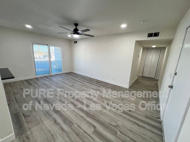 Building Photo - 1405 E Vegas Valley Dr