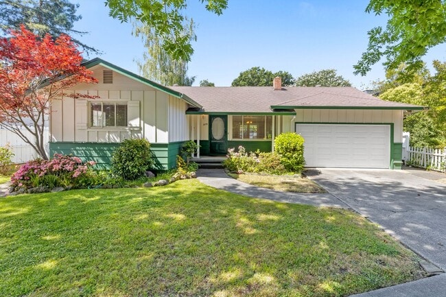 Building Photo - Charming Single-Level 3 Bedroom, 2 Bath Home