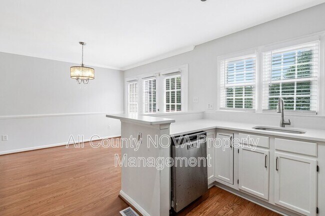 Building Photo - 208 Ellsworth St