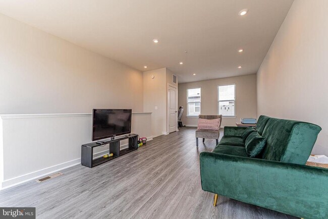 Building Photo - 2503 Emerald Branch Dr