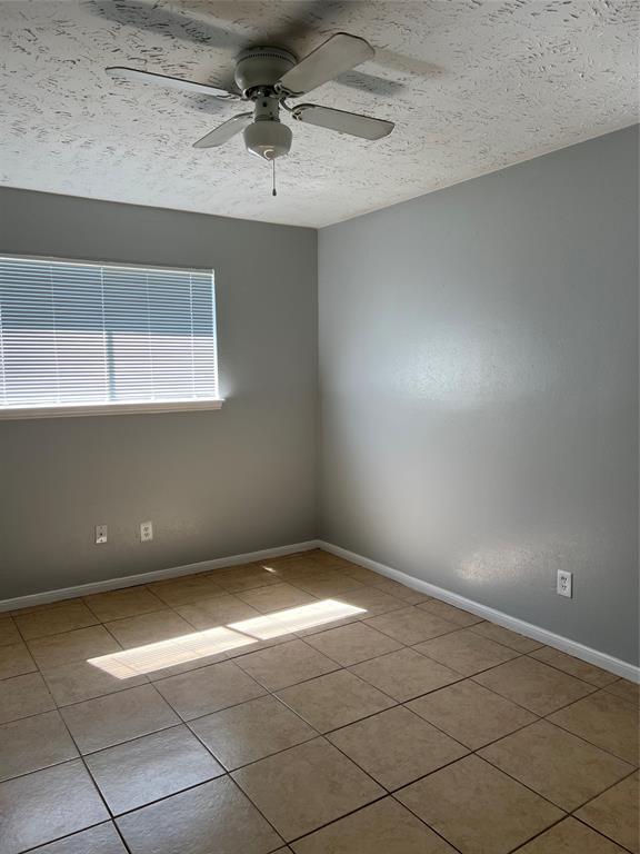 Building Photo - 12827 Hill Branch Dr