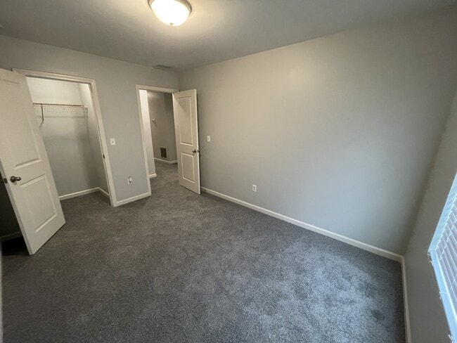 Building Photo - 6367 Kennonbriar Ct