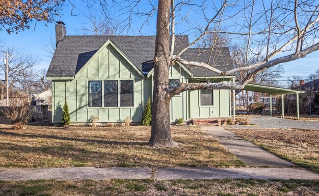 Building Photo - 117 S Vann St