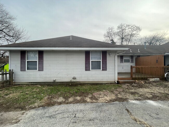 Building Photo - 1716 N Ozark Ave