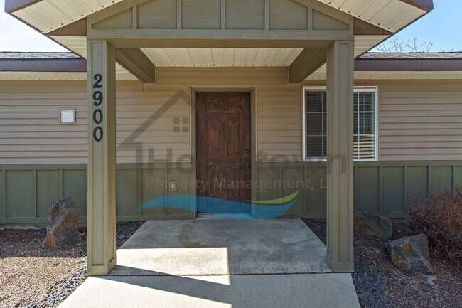 Building Photo - 2 Bedroom 1 Bath Home with Off-Street Parking Available in Coeur d'Alene!