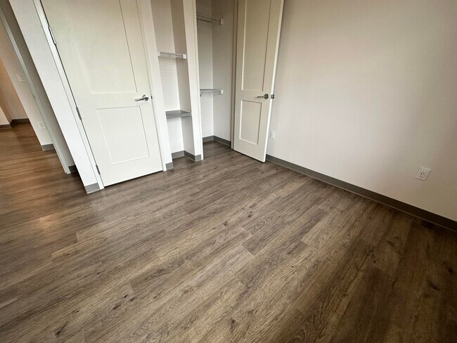 Building Photo - 409 Elm St