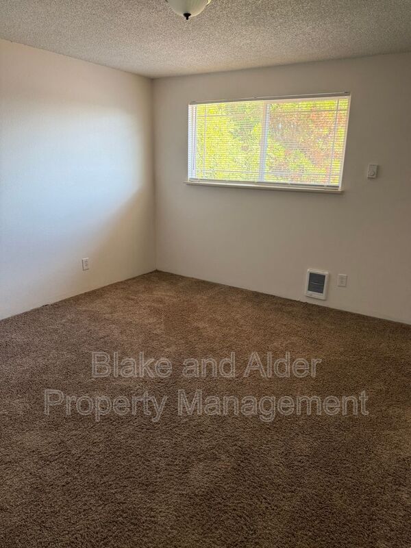 Building Photo - 4105 NE Killingsworth St