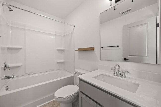 Building Photo - Your Perfect Charlotte Townhome Awaits — Bright, Modern, and Move-In Ready!