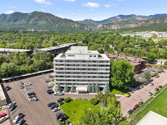 Building Photo - 777 Saturn Dr