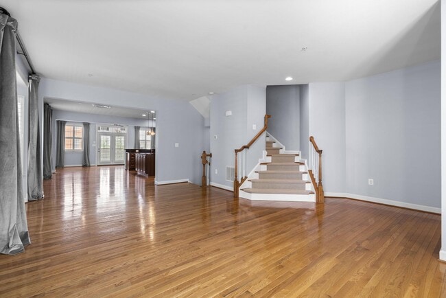 Building Photo - 10512 Old Ellicott Cir