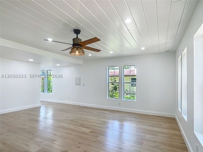 Building Photo - 8781 LAKESHORE Dr