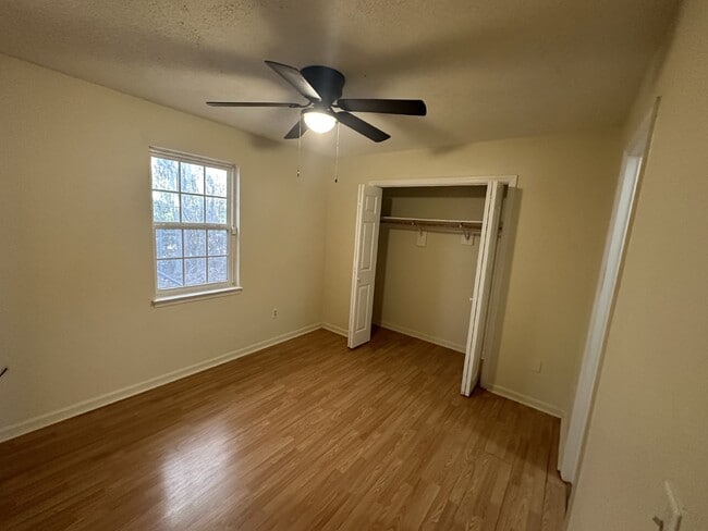 Building Photo - Apartment For Rent