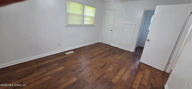 Building Photo - 3111 Revere St
