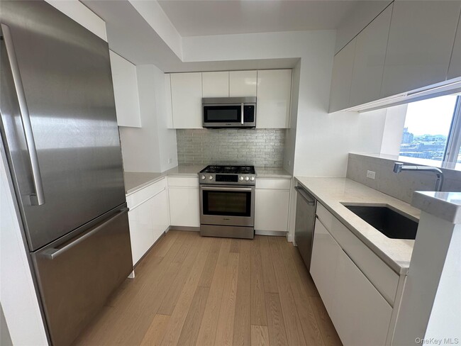 Building Photo - 138-35 39th Ave