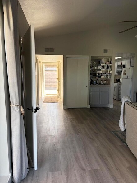 Building Photo - 48939 Eisenhower Dr