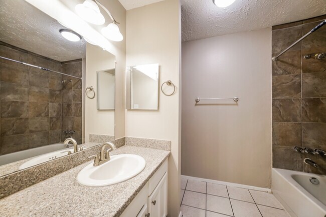 Building Photo - Beautiful 3-Bedroom Home in Houston, TX