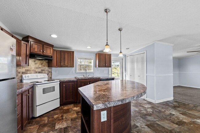Building Photo - 3-Bedroom Home Close To Hampden-Sydney!