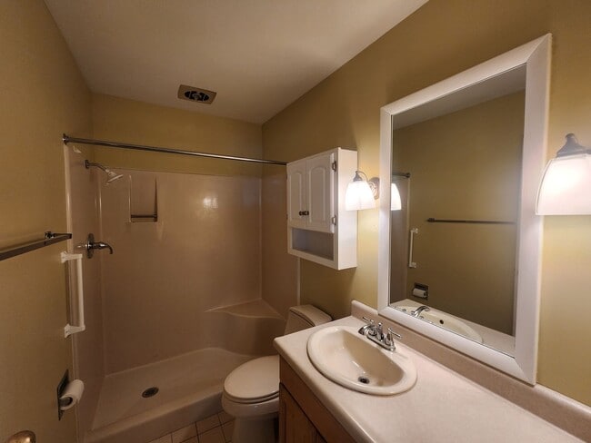 Building Photo - 112 Southglen Rd