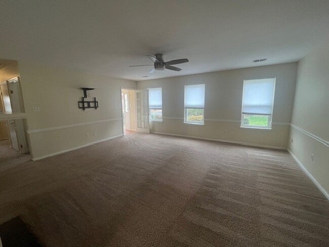 Building Photo - LOVELY CAPE COD WITH 4 BEDS, 2 BATHS AND GARAGE