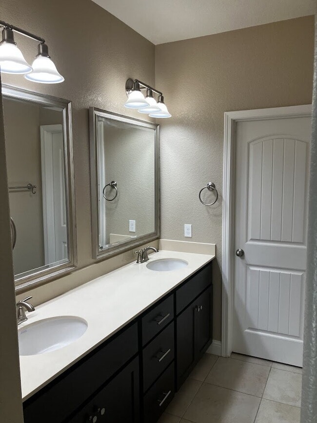 Building Photo - Spacious 4-Bedroom, 2-Bath Rental Home – M...