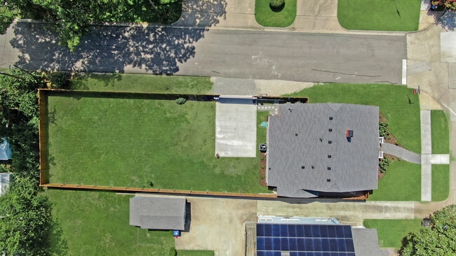 Building Photo - 1407 W Louisiana St