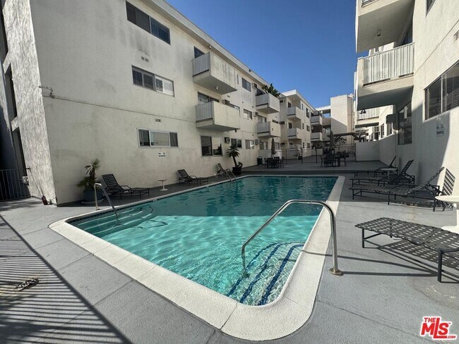 Building Photo - 960 Larrabee St