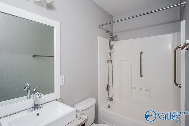 Building Photo - 3703 Avalon Lake Dr SW